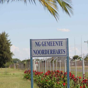 Northern Cape, HARTSWATER district, Vaalharts Nedersetting, NG-Kerk Noorderharts, Gedenkmuur