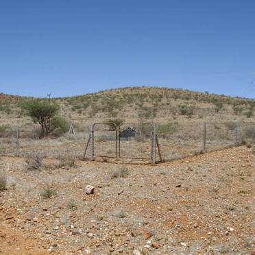 Northern Cape, HAY district, Niekerkshoop, Blaauwbosch Fontein 330_2, Chyandour farm cemetery