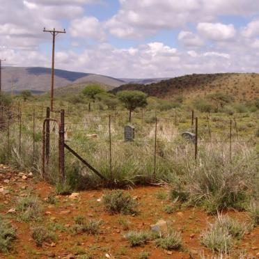 Northern Cape, HAY district, Niekerkshoop, Klooffontein 332, farm cemetery