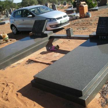 FOURIE Petrus Johannes 1931-2000 &amp; Carolina Petronella 1937-1997