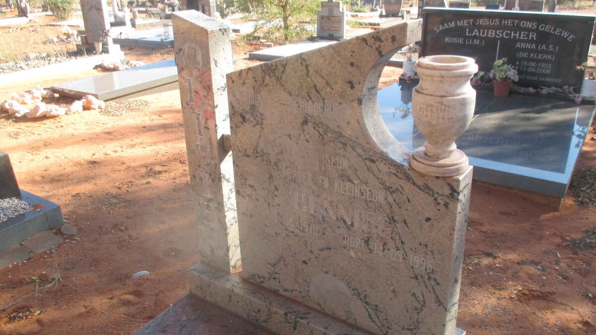 OLIVIER Hennie 1970-1996