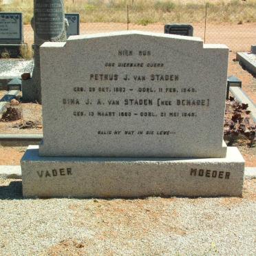 STADEN Petrus J., van 1857-1945 &amp; Dina J.A. BENADE 1850-1949