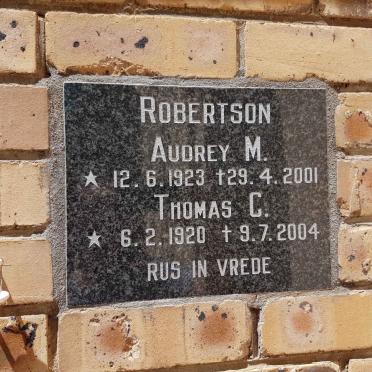 ROBERTSON Thomas C. 1920-2004 &amp; Audrey M. 1923-2001