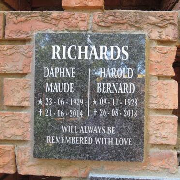 RICHARDS Harold Bernard 1928-2018 & Daphne Maude 1929-2014