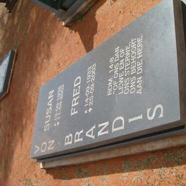 BRANDIS Fred, von 1933-2003 &amp; Susan 1938-2002