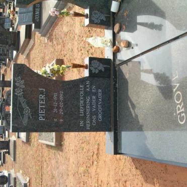 GROVE Pieter J. 1911-1992 &amp; Martha M.E. VILJOEN 1911-1986 