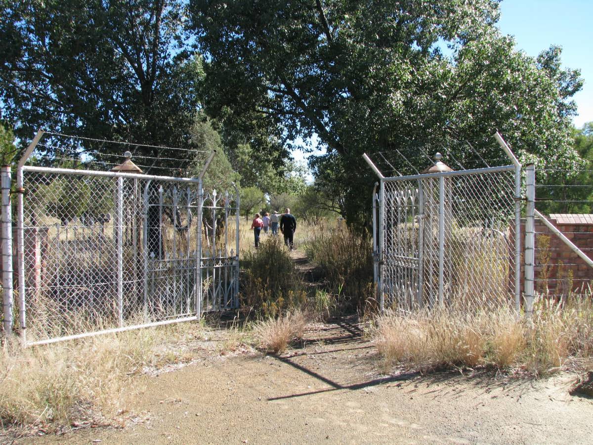 1. Entrance to the cemetery