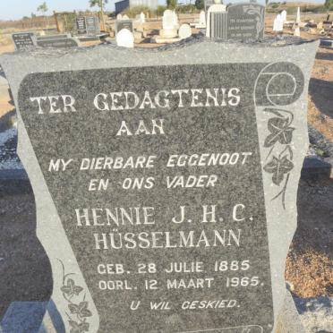 HUSSELMANN Hennie J.H.C. 1885-1965 &amp; Margaretha W. 1896-1985