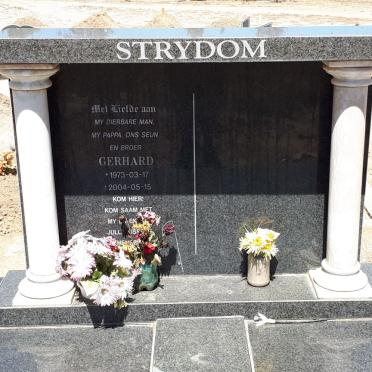 STRYDOM Gerhard 1973-2004