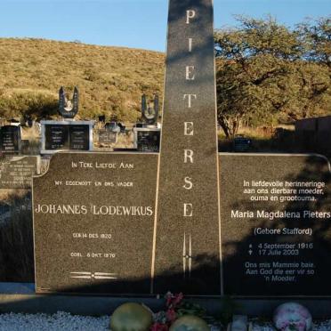 PIETERSE Johannes Lodewikus 1920-1970 &amp; Maria Magdalena STAFFORD 1916-2003