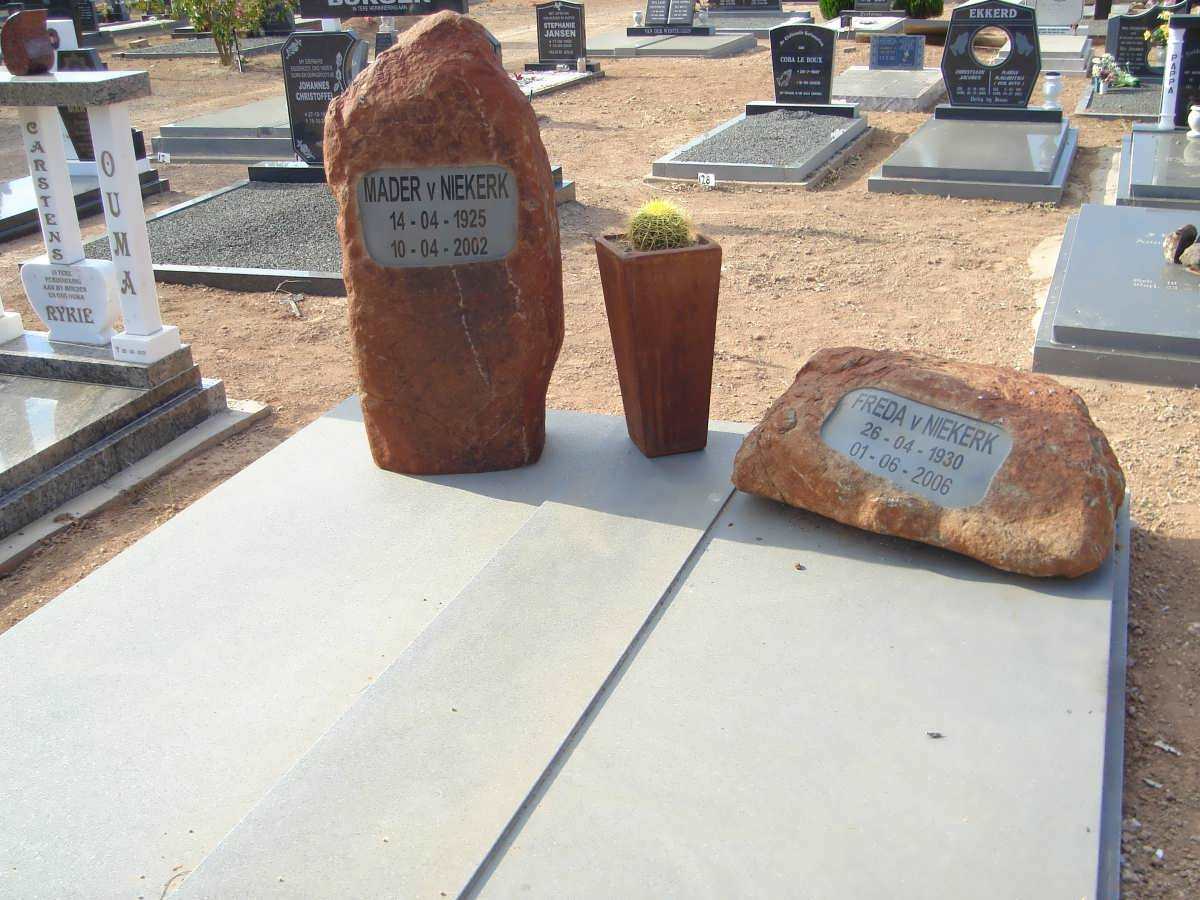 NIEKERK Mader, van 1925-2002 &amp; Freda 1930-2006