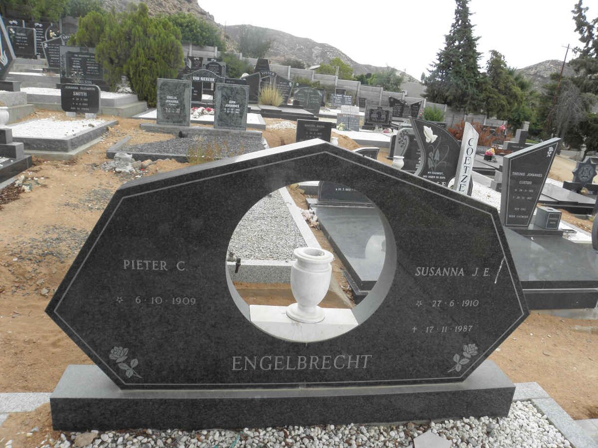 ENGELBRECHT Pieter C. 1909- &amp; Susanna J.E. 1910-1987