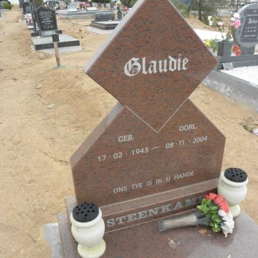STEENKAMP Claudie 1943-2004