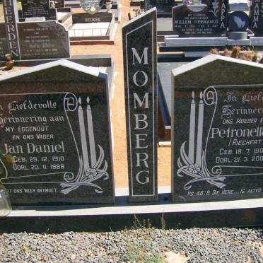 MOMBERG Jan Daniel 1910-1988 &amp; Petronella A.J. RIECHERT 1909-2003