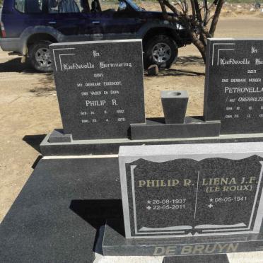 BRUYN Philip R., de 1892-1978 &amp; Petronella E. OBERHOLZER 1906-1992 :: DE BRUYN Philip R. 1937-1992 &amp; Liena J.F. LE ROUX 