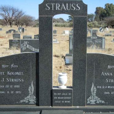 STRAUSS F.J. 1880-1975 &amp; Anna Maria VAN DER WESTHUIZEN 1887-1978