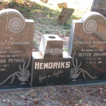 HENDRIKS Marthinus Petrus 1917-1981 &amp; Hester Johanna 1921-2011