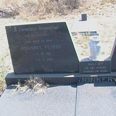 JONKER Johannes Petrus &amp; Catharina J.J. V.D. BERG 1903-2006