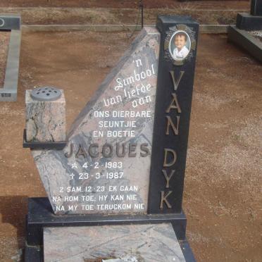 D - Vanne :: Surnames - D