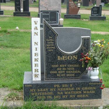 NIEKERK Leon, van 1979-2003