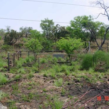 North West, BRITS district, Broederstroom, Kalkheuwel 493_1, farm cemetery