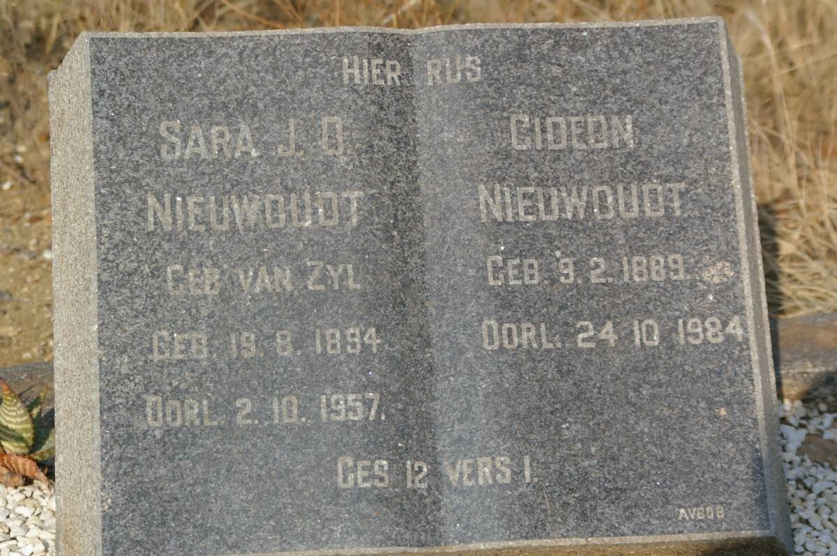 NIEUWOUDT Gideon 1889-1984 &amp; Sara J.D. VAN ZYL 1894-1957