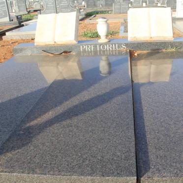 PRETORIUS Pieter Terblanché 1913-1990 &amp; Johanna Elizabeth VIVIERS 1912-1991