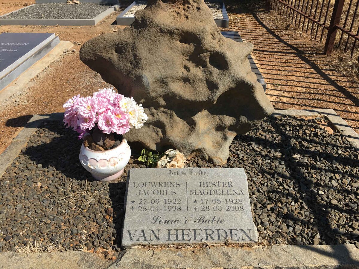 HEERDEN Louwrens Jacobus, van 1922-1998 &amp; Hester Magdalena 1928-2008