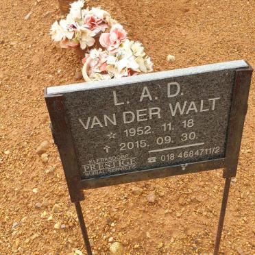 WALT L.A.D., van der 1952-2015