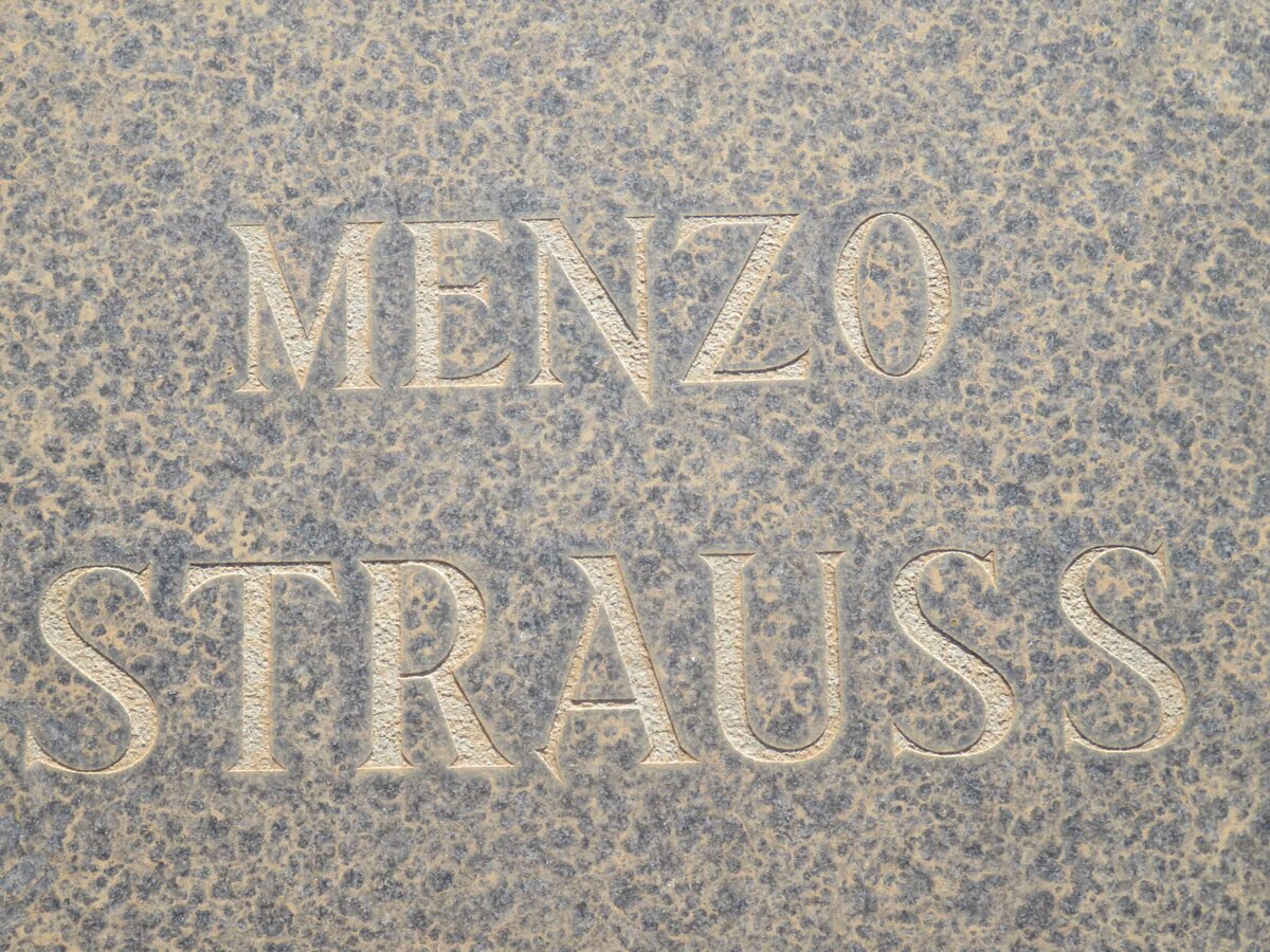 STRAUSS Menzo