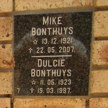 BONTHUYS Mike 1921-2007 &amp; Dulcie 1923-1997