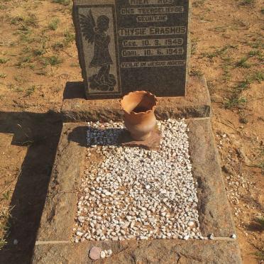 North West, KOSTER district, Weltevreden 16 IQ_2, farm cemetery