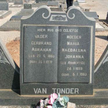 TONDER Gerbrand Abraham, van 1885-1971 &amp; Maria Magdalena ROBBERTSE 1889-1983