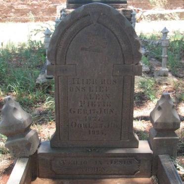 North West, LICHTENBURG district, Doornhoek, farm cemetery
