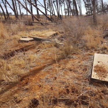 North West, LICHTENBURG district, Blaauw Bank 119, Blaauwbank, farm cemetery