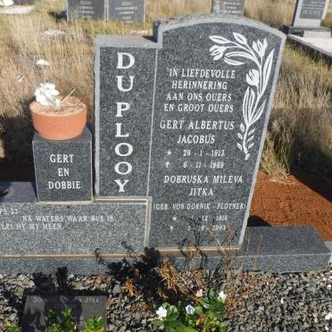 PLOOY Gert Albertus Jacobus, du 1913-1969 &amp; Dobruska Mileva Jitka VON DORNIK - PLOTNER 1916-2003