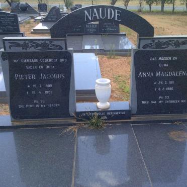 NAUDE Pieter Jacobus 1908-1982 &amp; Anna Magdalena 1911-1996