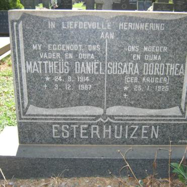 ESTERHUIZEN Mattheüs Daniël 1914-1987 &amp; Susara Dorothea KRUGER 1925-