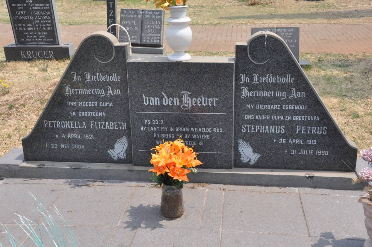 HEEVER Stephanus Petrus, van den 1919-1990 &amp; Petronella Elizabeth 1921-2004