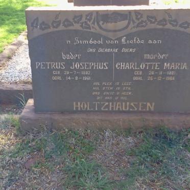 HOLTZHAUSEN Petrus Josephus 1882-1961 &amp; Charlotte Maria G. 1881-1964