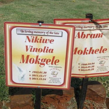 MOKHELE Abram 1996-2010 :: MOKGELE Nikiwe Vinolia 1983-2011