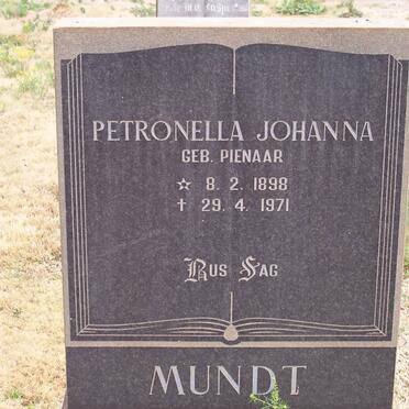 MUNDT Petronella Johanna nee PIENAAR 1898-1971