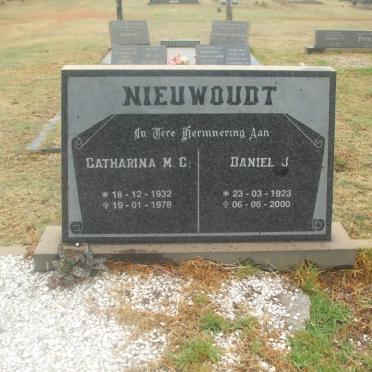 NIEUWOUDT Daniel J. 1923-2000 &amp; Catherina M.C. 1932-1978