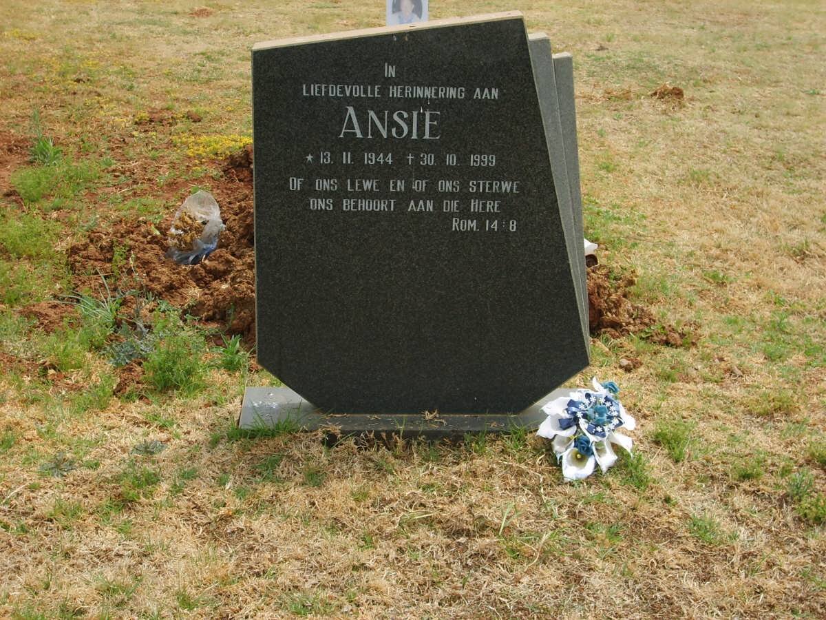 SCHULZE Ansie 1944-1999