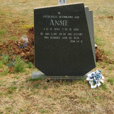 SCHULZE Ansie 1944-1999