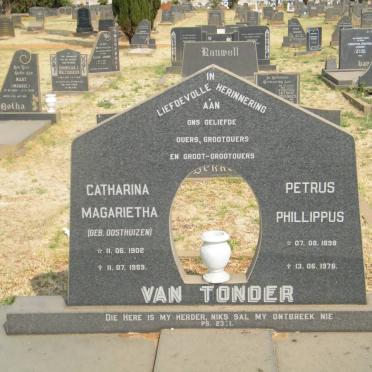 TONDER Petrus Phillippus, van 1898-1976 &amp; Catharina Magarietha OOSTHUIZEN 1902-1989