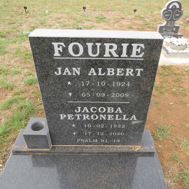 FOURIE Jan Albert 1924-2009 & Jacoba Petronella 1932-2020