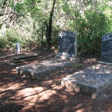 North West, RUSTENBURG district, Boekenhoutfontein 260 JQ, farm cemetery_2