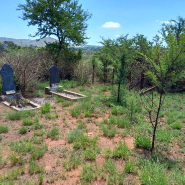 North West, RUSTENBURG district, Buffelspoort, Kromrivier 347_1, farm cemetery