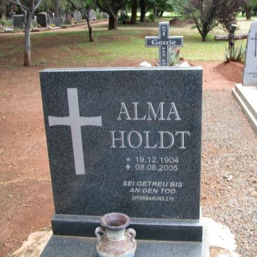 HOLDT Alma 1904-2005